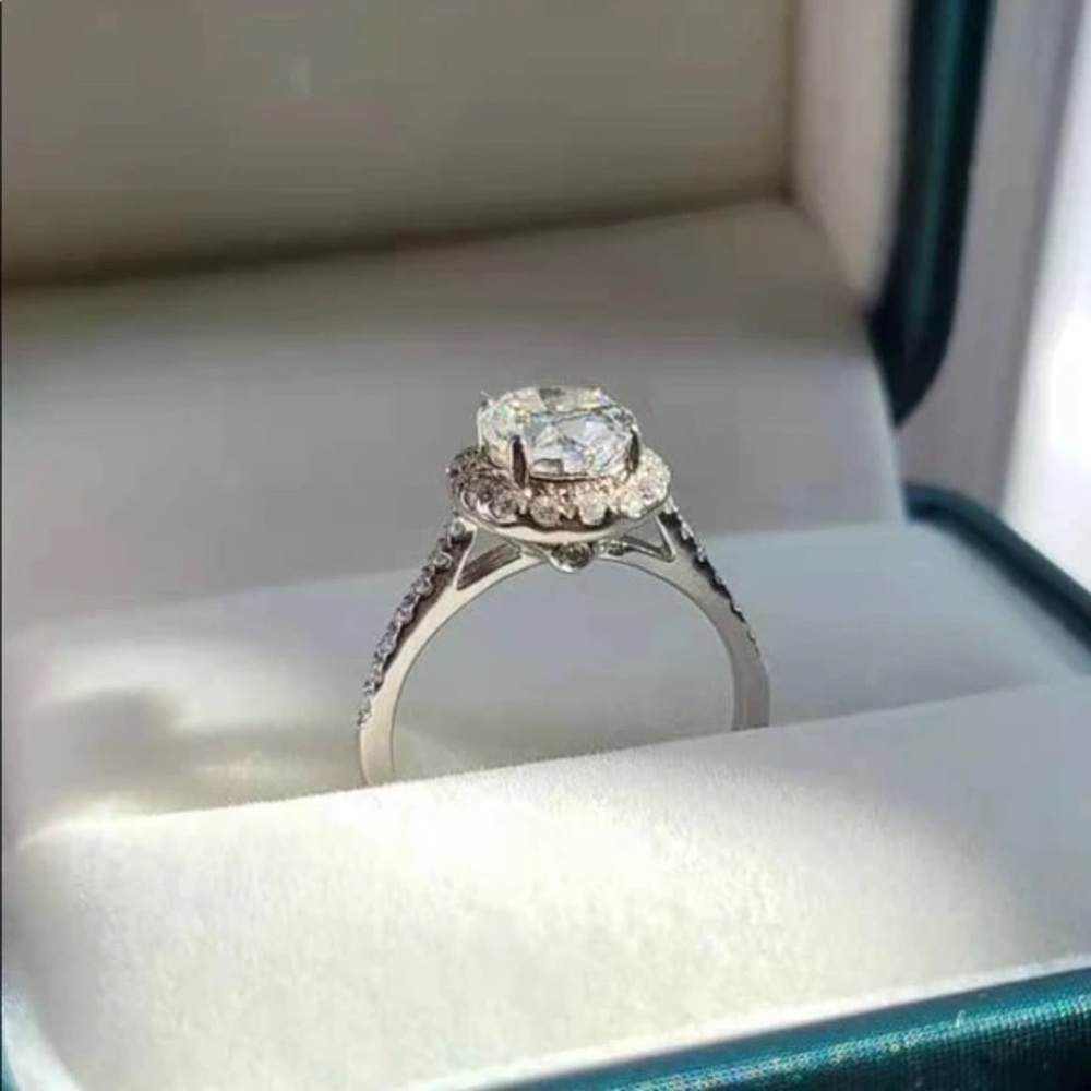 2c oval moissanite ring - Picture 7 of 12